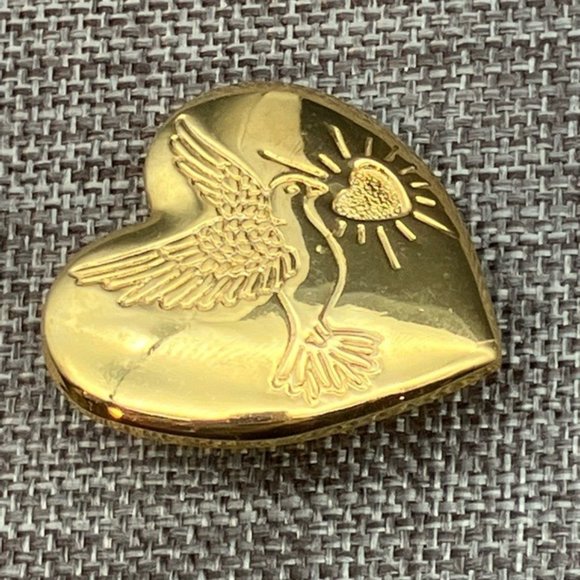 THE VARIETY CLUB Pin Brooch Puffy Heart Shiny Gold Dove Bird Peace Love Retro - Picture 5 of 8